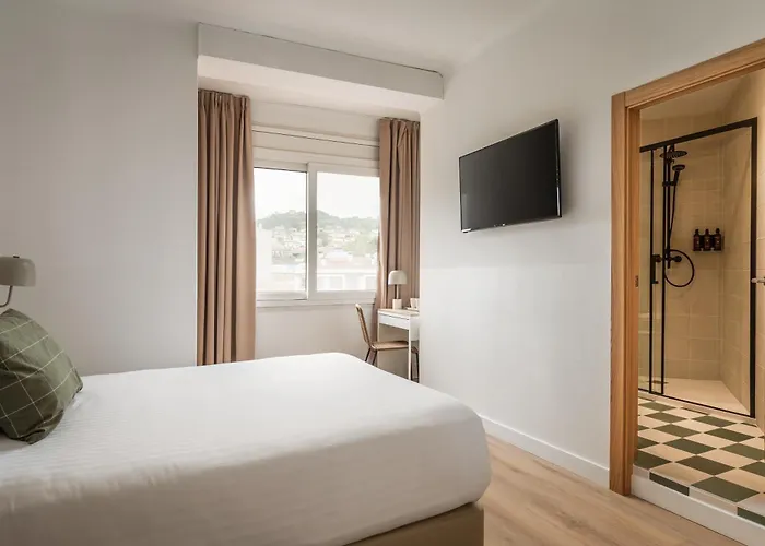 ホテル Bypillow Erba ジローナ